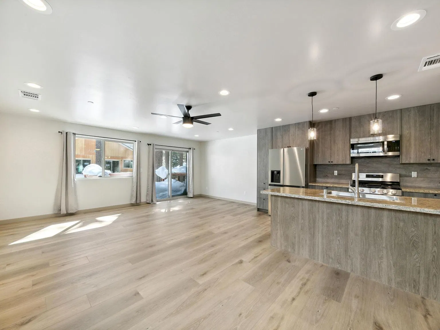 3 bed, 1330 sqft, $2,900 — Photo 4