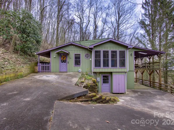 501 Apple Tree Ct, Waynesville, NC 28786