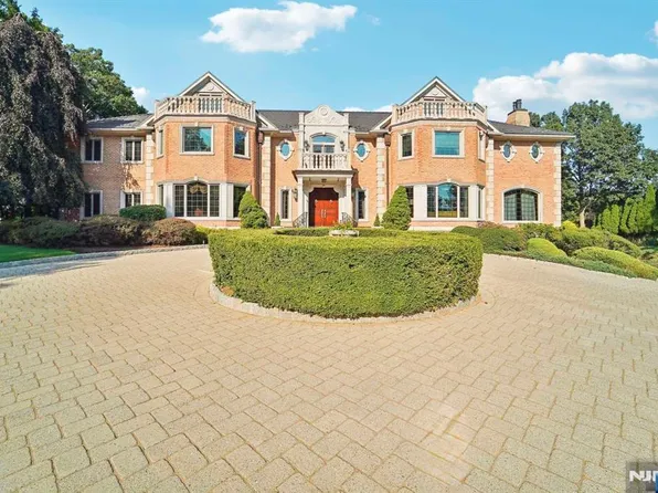 6 Shinnecock Trl, Franklin Lakes, NJ 07417