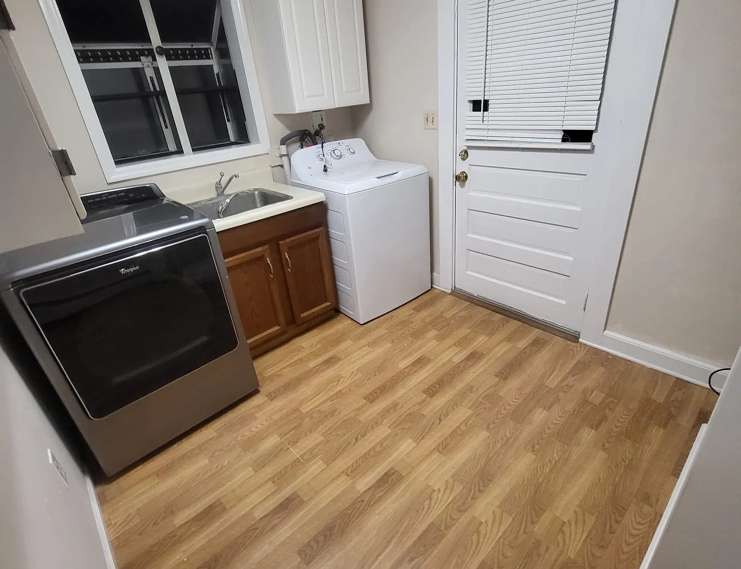 2 bed, 1.5 bath, 1300 sqft, $2,600 — Photo 2