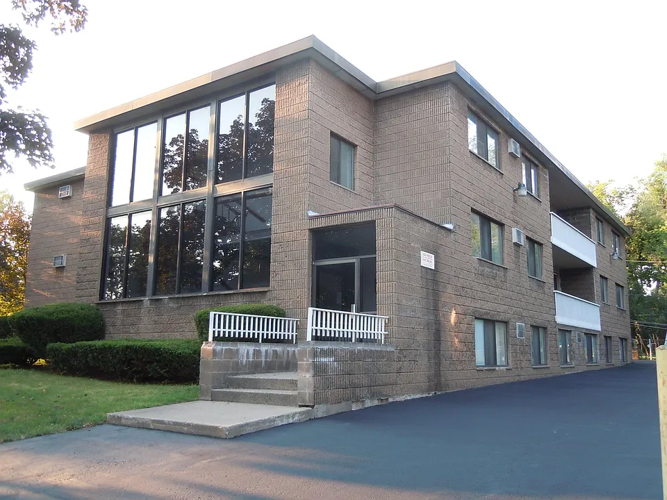 1232 Mount Hope Ave #10