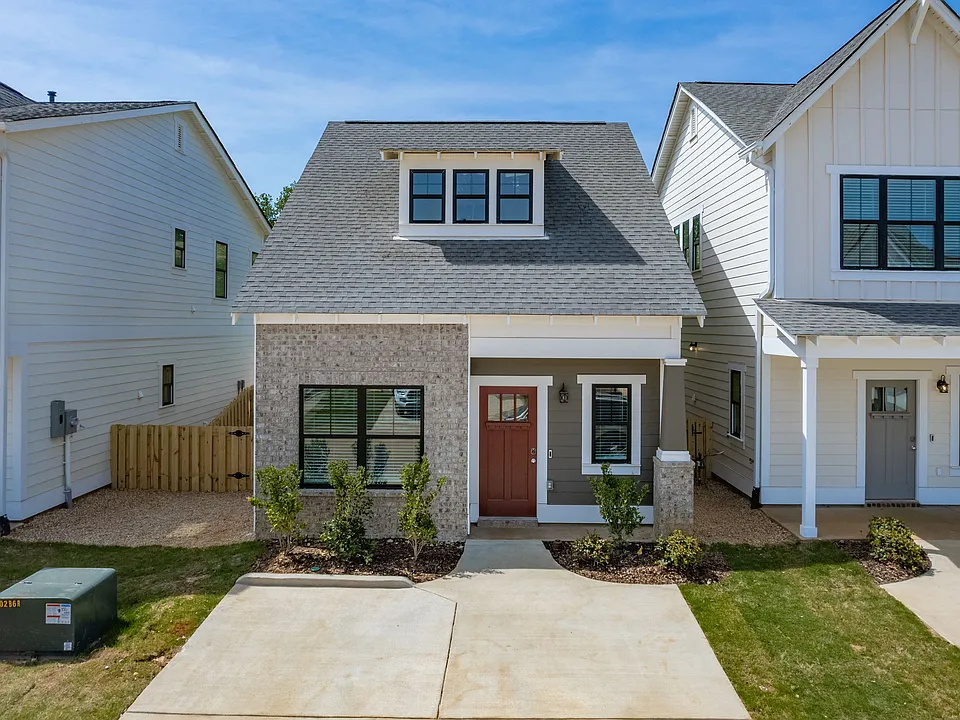 Highland- 2 Bedrooms/2.5 Baths, Split Plan with Bonus Office and Fenced Backyard!