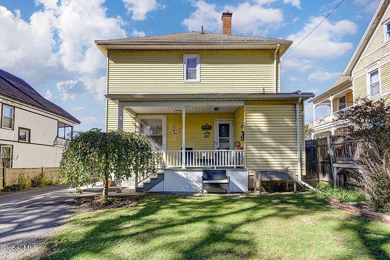 4th image of 245 Brookside Avenue