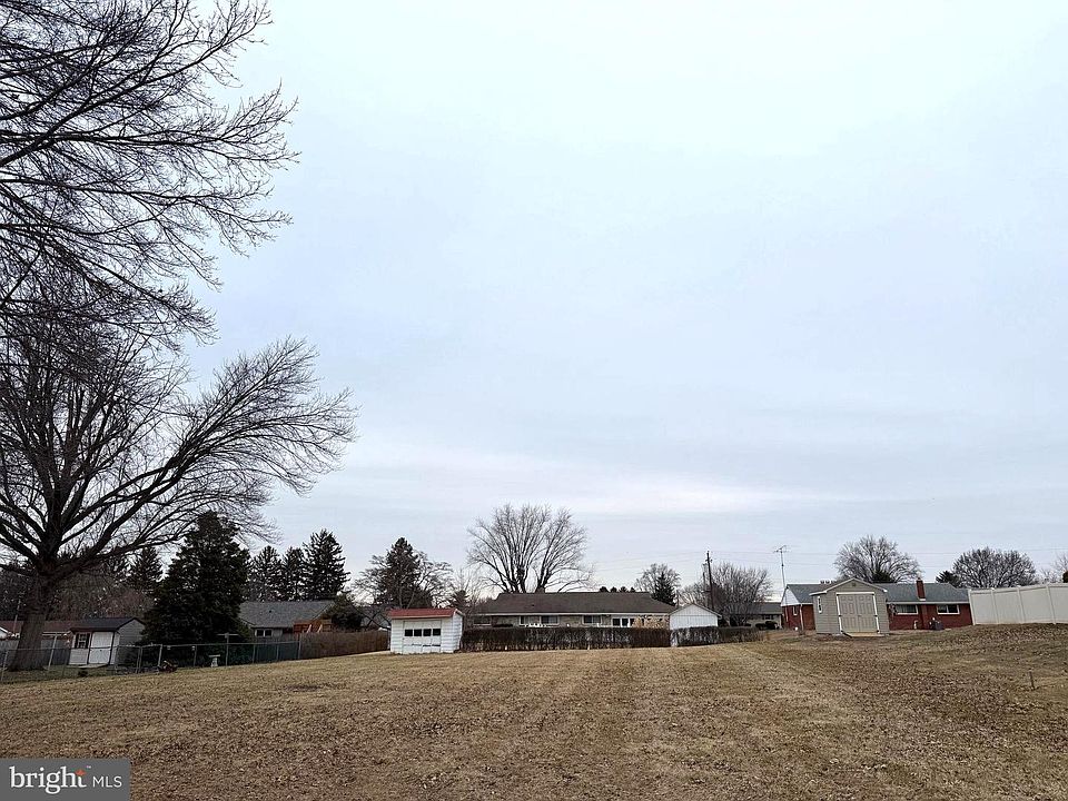 2nd image of 3471 Holly Rd