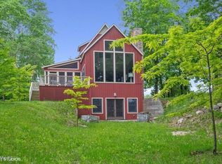 22 Orchard Ln, Buchanan, MI 49107