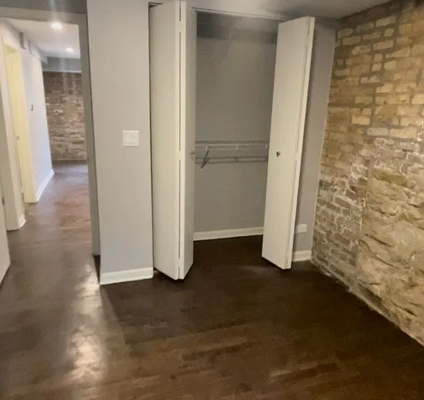 853GA W Barry Ave — Photo 3