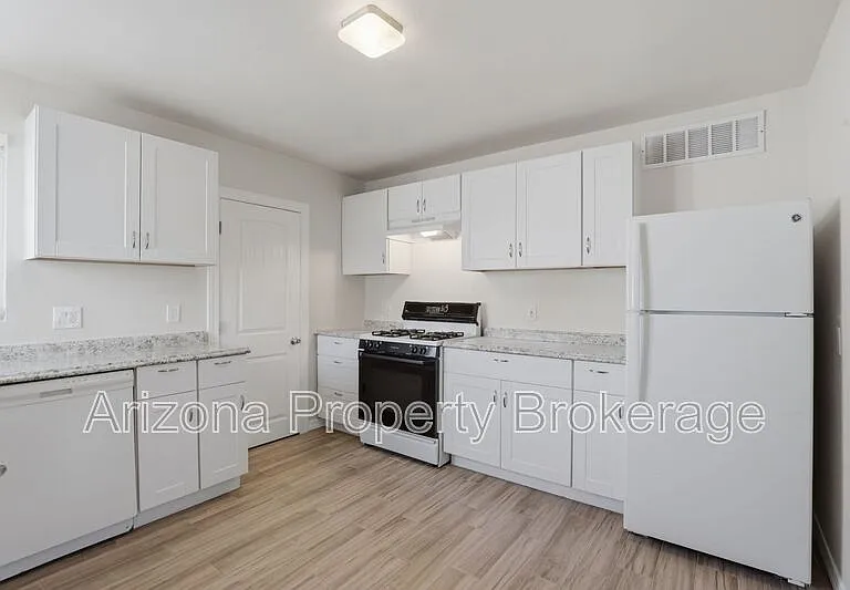 805 E Turney Ave #4 — Photo 4