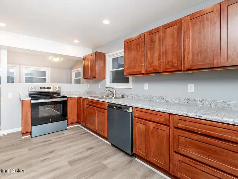204 W Warfield St — Photo 14