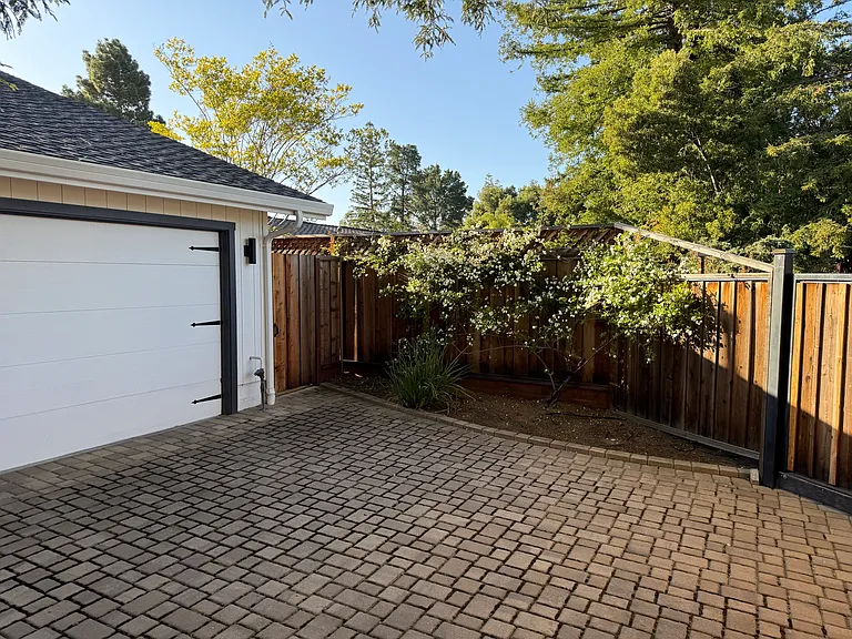 640 N San Antonio Rd — Photo 2