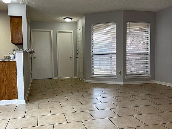 5th image of 6715 Crestmont Ct