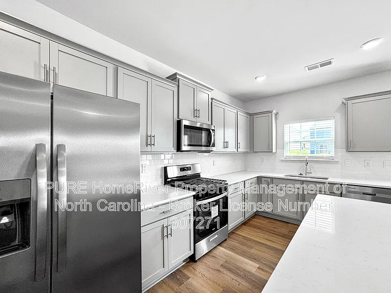 4 bed, 3.5 bath, 2565 sqft, $2,445 — Photo 3