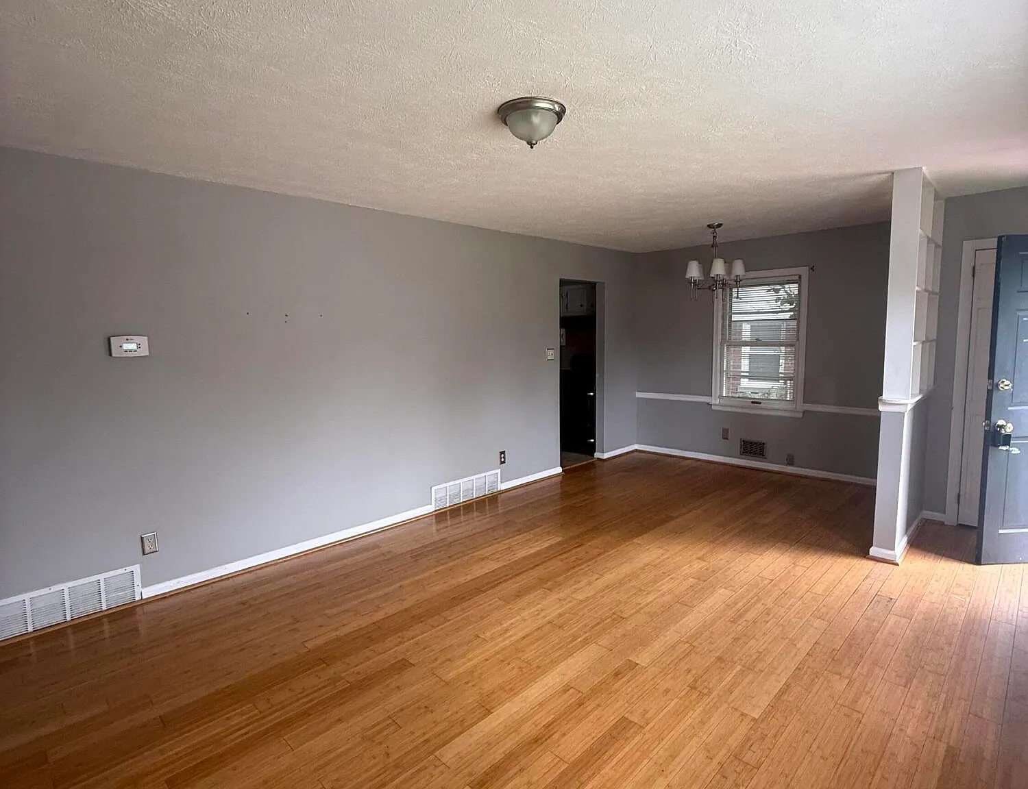 3 bed, 1.0 bath, 1194 sqft, $1,695 — Photo 2