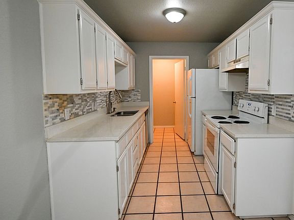 3rd image of 502 N Sewell Dr Unit B