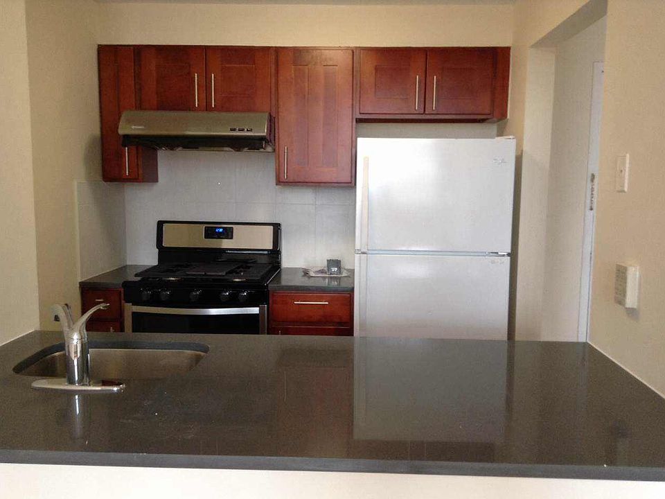 1st image of 6120 Woodside Ave APT 2M