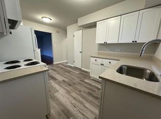 2834 S Harlem Ave #2W, Riverside, IL 60546