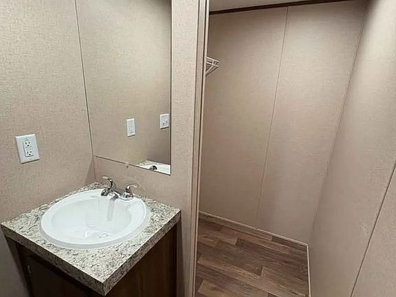 3rd image of 525 Kelly Rd #9