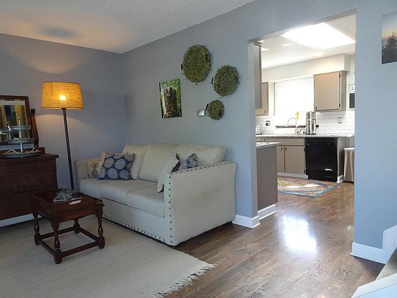 5th image of 8496 Seabright Dr