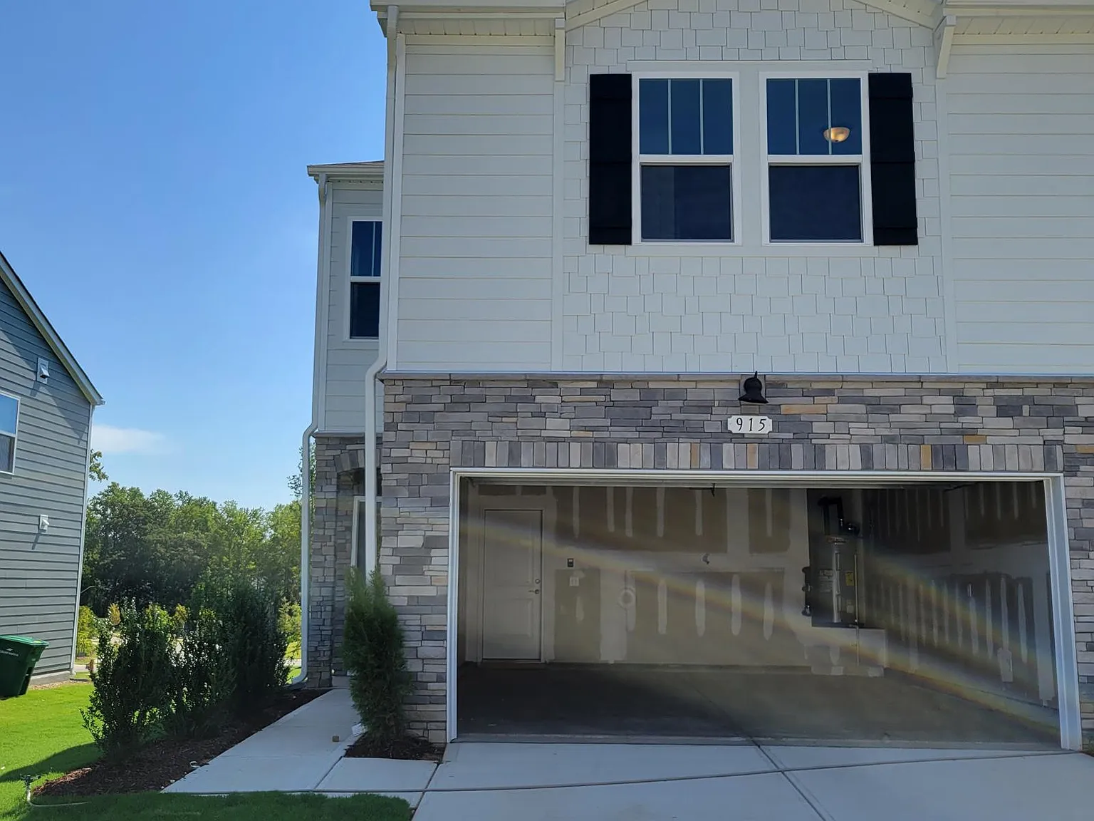 3 bed, 2.5 bath, 1892 sqft, $1,999 — Photo 4