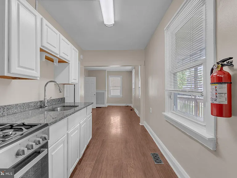 315 Burlington Ave — Photo 2