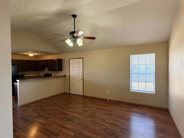 1152 S Canton Ave — Photo 4