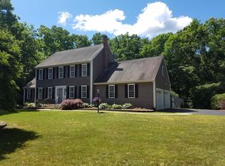 46 Willow Ln, Uxbridge, MA 01569