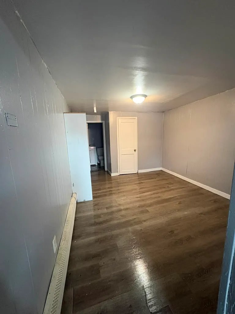 Studio, $750 — Photo 3