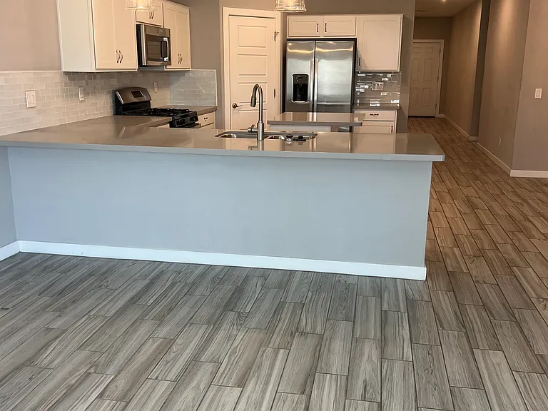843 E Wiley Way — Photo 5