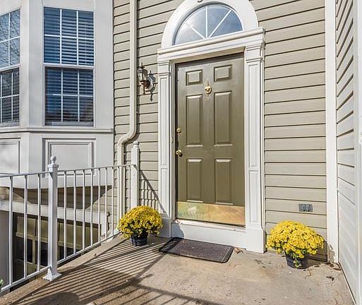 4th image of 50 Beacon Hill Ct