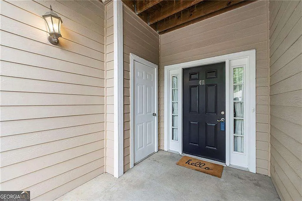 2 bed, 1.0 bath, 1136 sqft, $2,000 — Photo 2