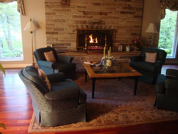2nd image of 2032 Lake Pointe Dr SE