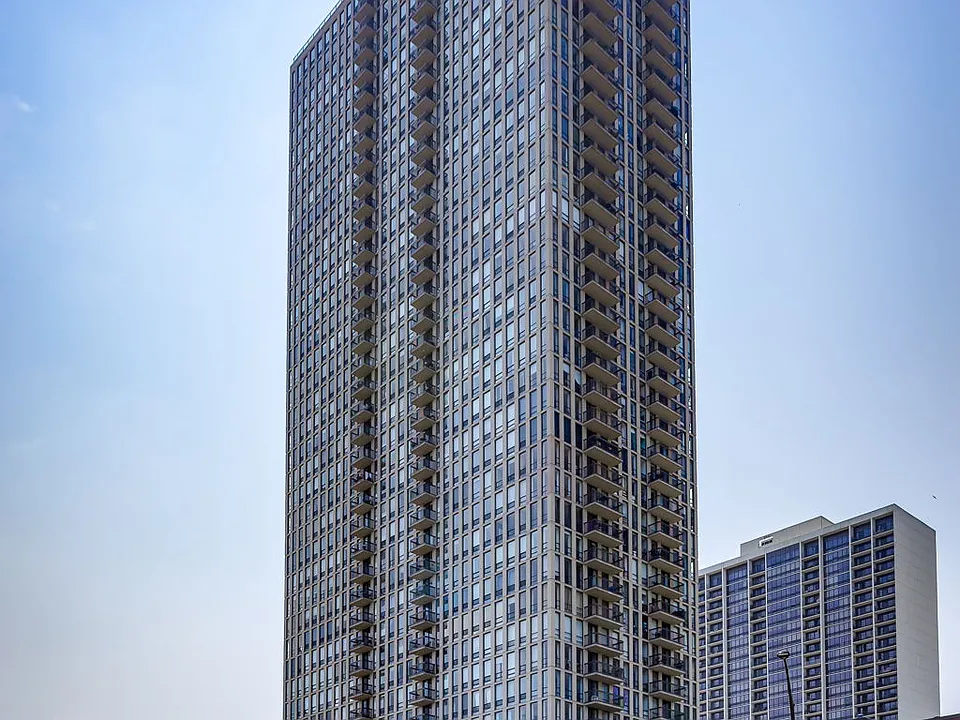1660 N Lasalle St #2306