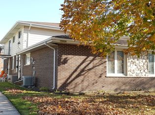 10429 S Austin Ave, Oak Lawn, IL 60453