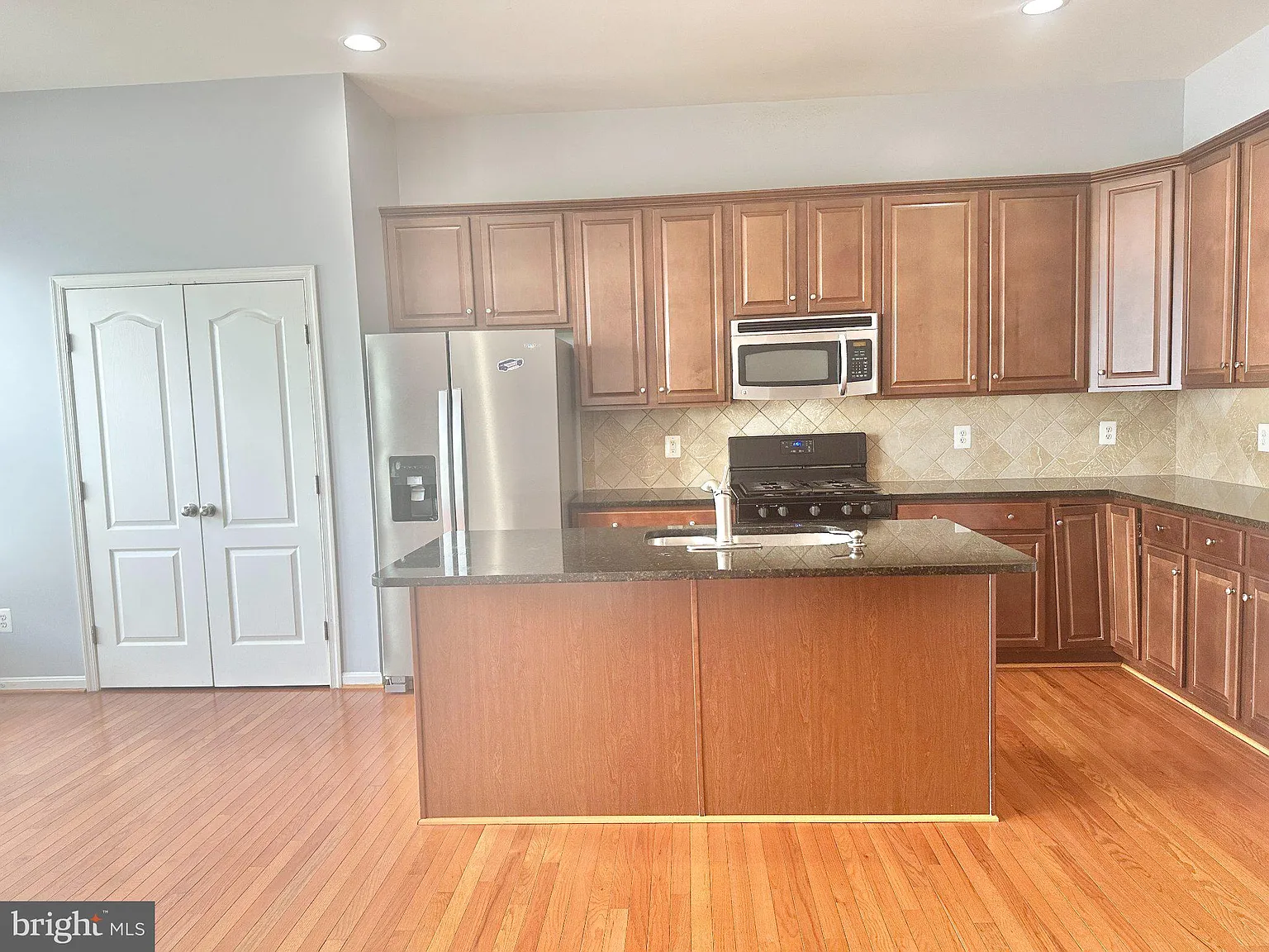 4 bed, 3.5 bath, 2412 sqft, $3,399 — Photo 4