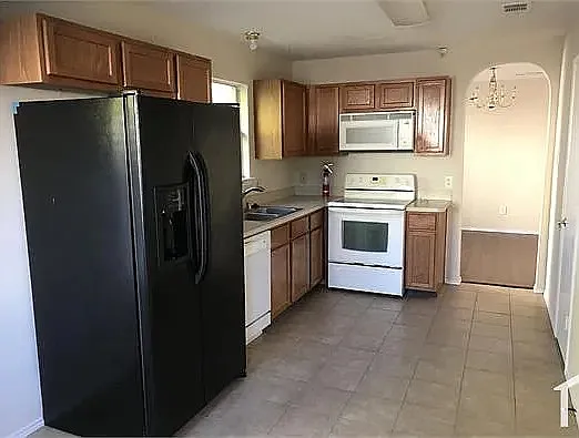 613 Spillway Dr — Photo 7
