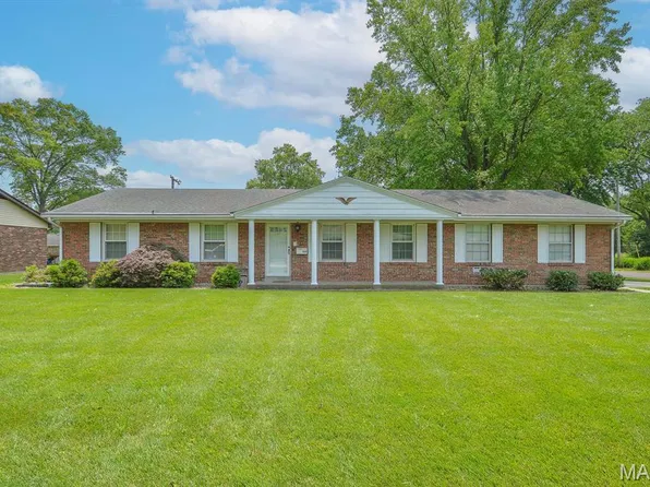 318 W Oak St, Mascoutah, IL 62258