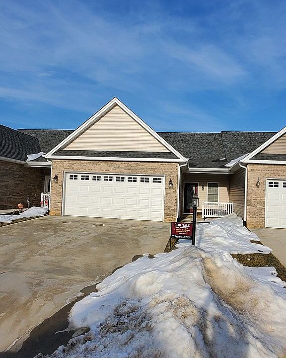 18 Pebble Ct-2 car garage