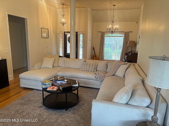 5th image of 128 Seville Way