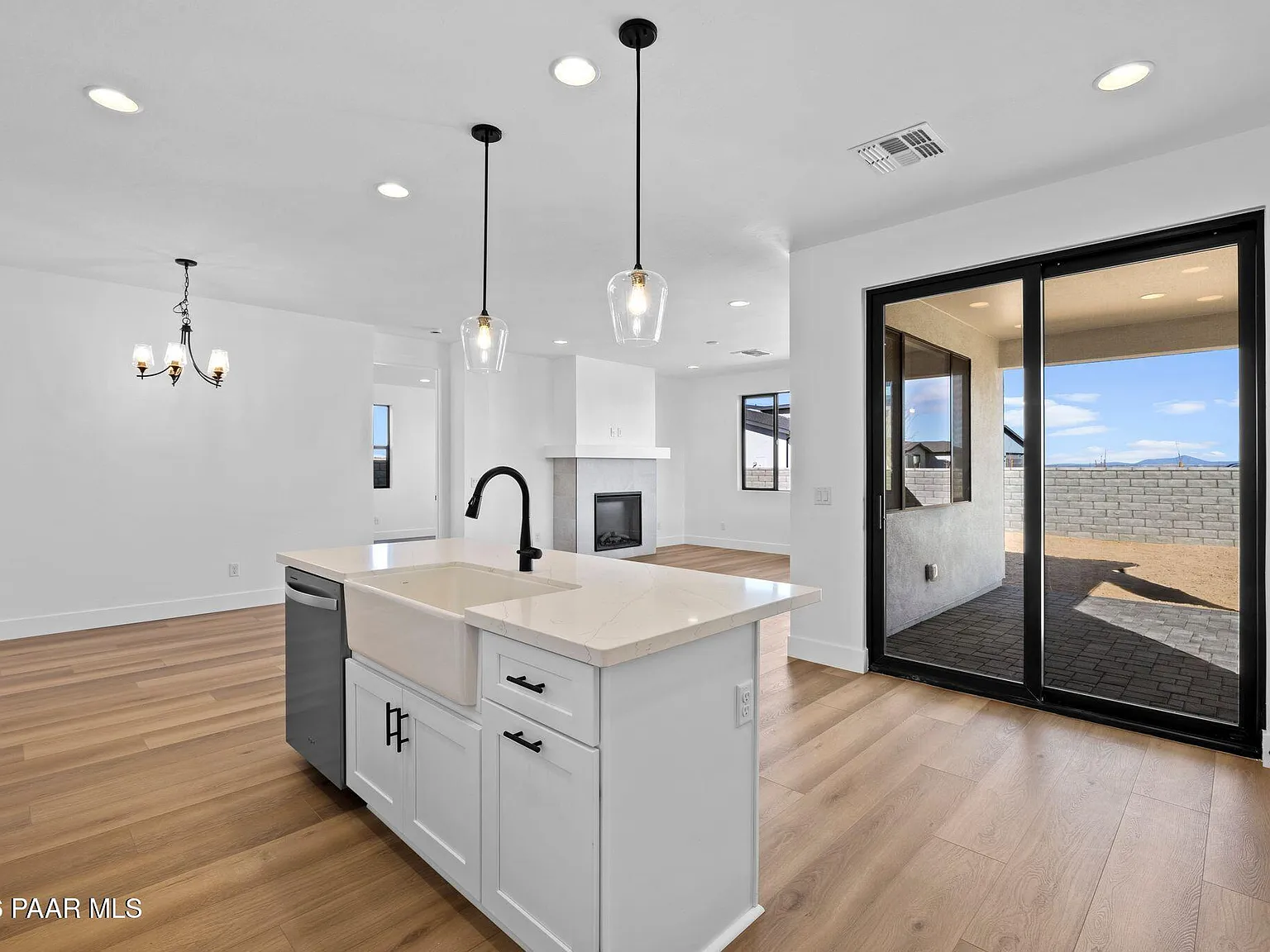 3 bed, 2.0 bath, 1810 sqft, $2,950 — Photo 4