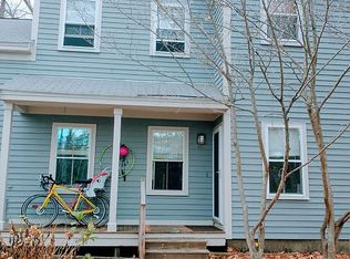 46 Indian Camp Ln #B, Lincoln, MA 01773