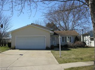 121 Greenway Dr, Elyria, OH