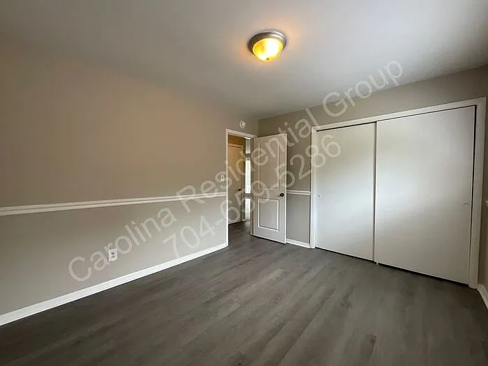 4928 Malibu Dr — Photo 11