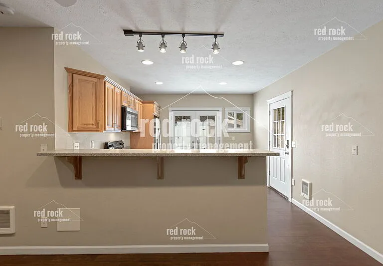 11321 E 31st Ave #B — Photo 6