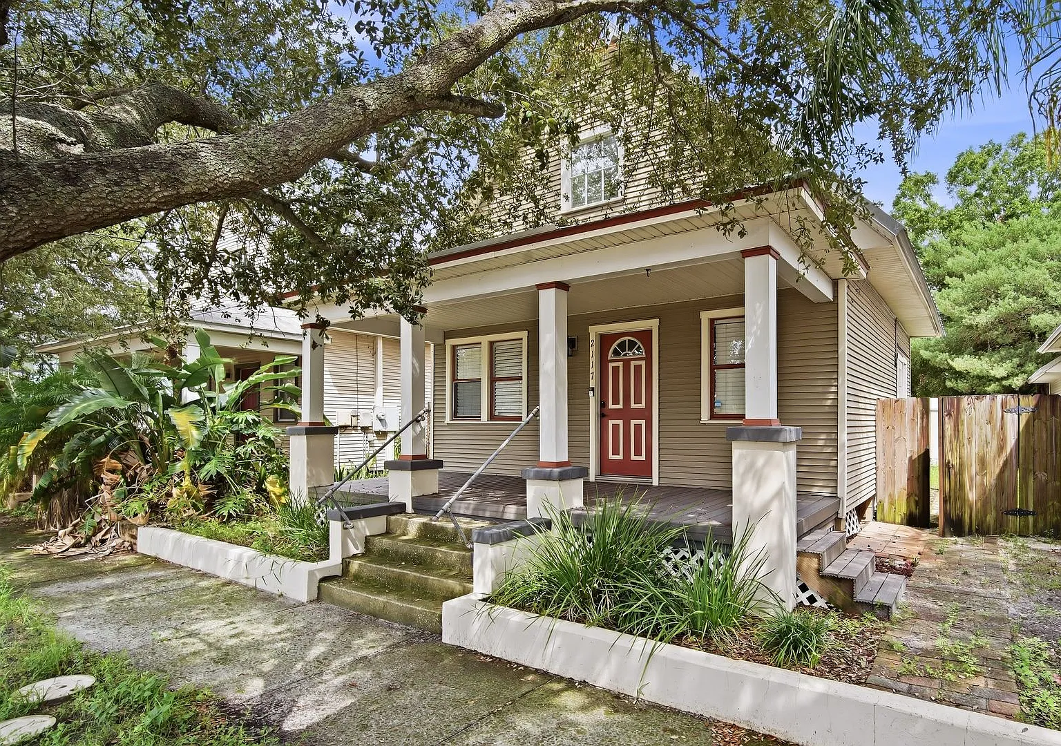 Charming 3 Bed, 3 Bath Home in Old West Tampa — Photo 3