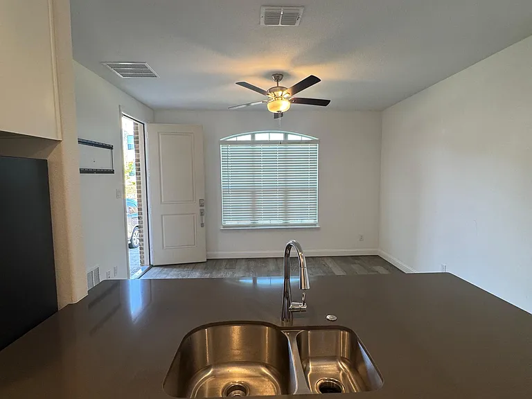 2105 McMullin Dr #2105 — Photo 3