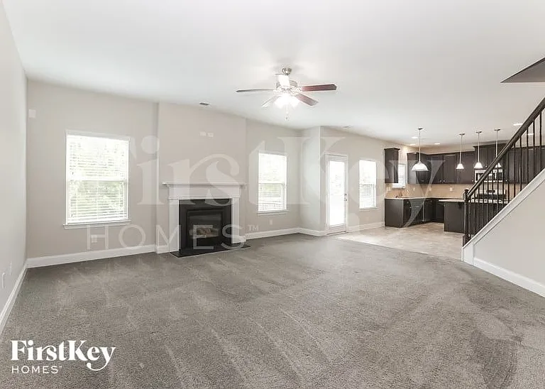 2115 Farmdale Ct — Photo 2