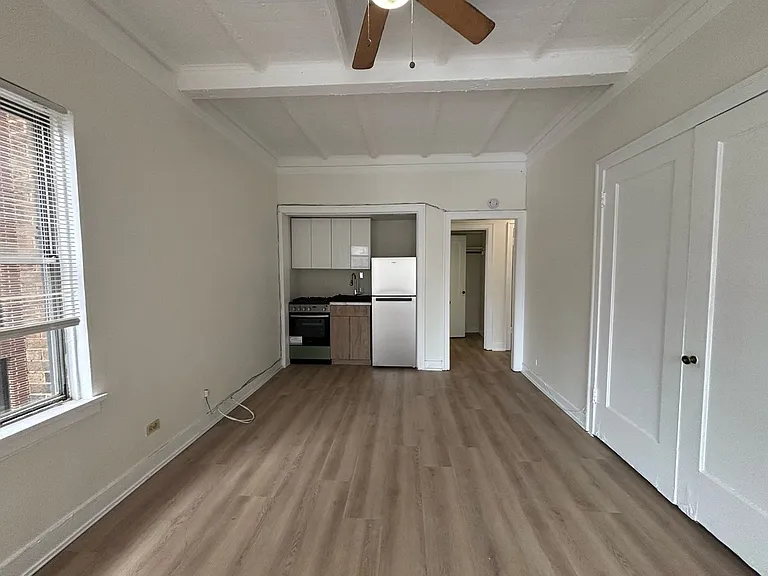 Canterbury Court Apartments — Photo 33