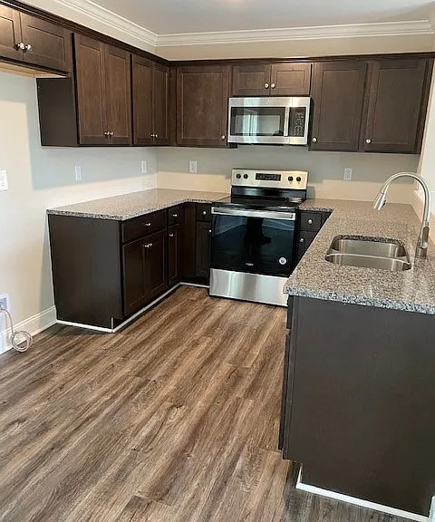 8328 Coldwater Rd — Photo 3