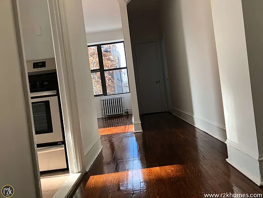 Rented by Realty 2000 Corp | media 5