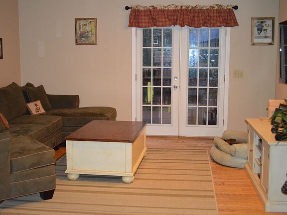 4th image of 35 Erin Dr