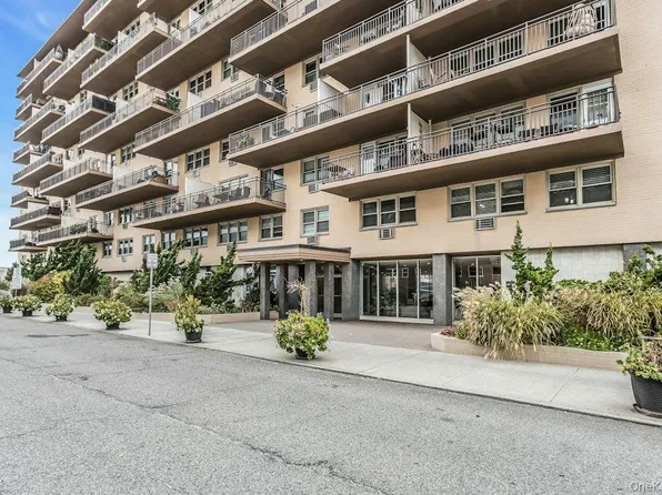 25 Neptune Boulevard 2nd Floor Apt. E, Long Beach, NY 11561